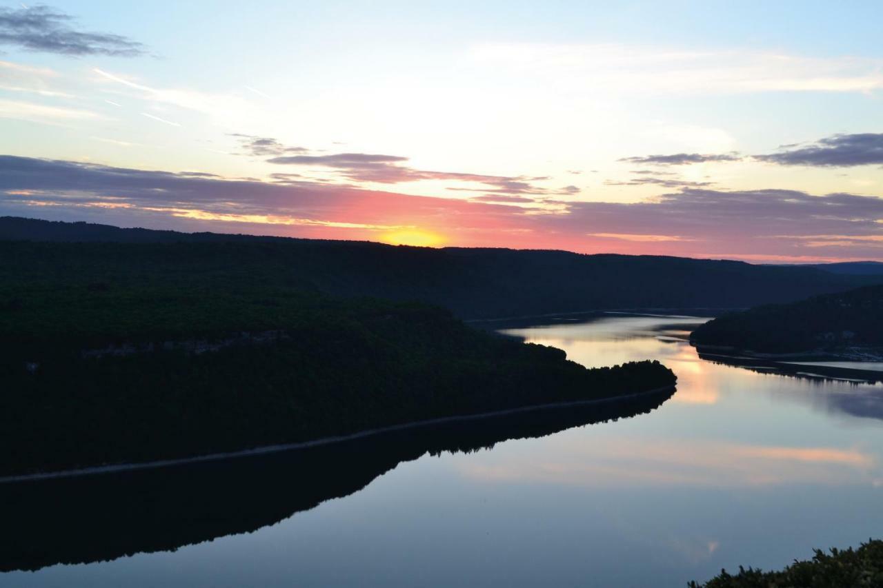 Vvf Jura Lac De Vouglans Maisod Kültér fotó